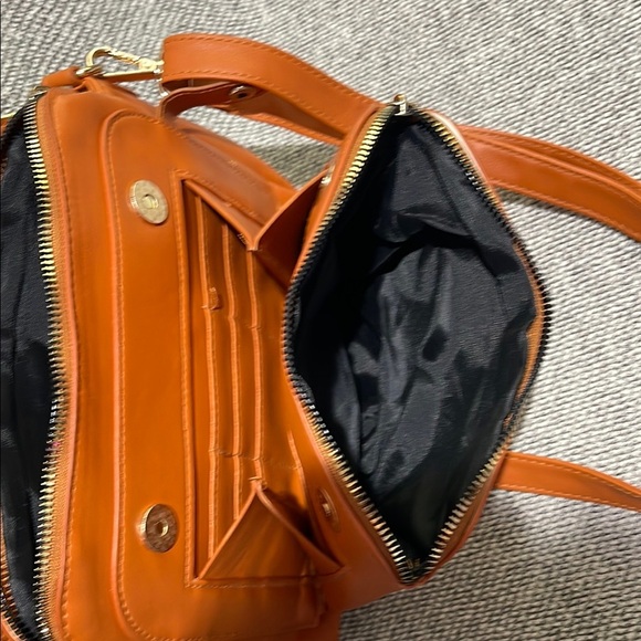 Elegant Tan Leather Bag - Picture 5 of 15